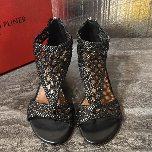 Donald J. Pliner Verona black leather sandals 6.5 - Picture 3 of 7